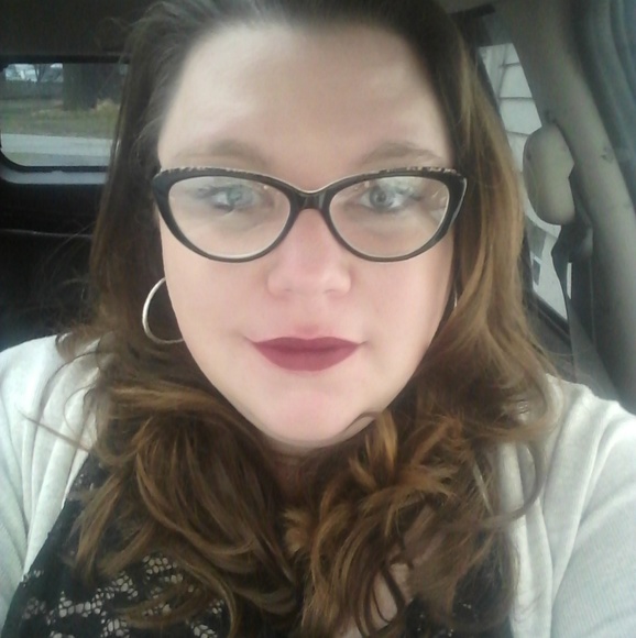 Meet your Posher, Katie - Picture 2 of 3